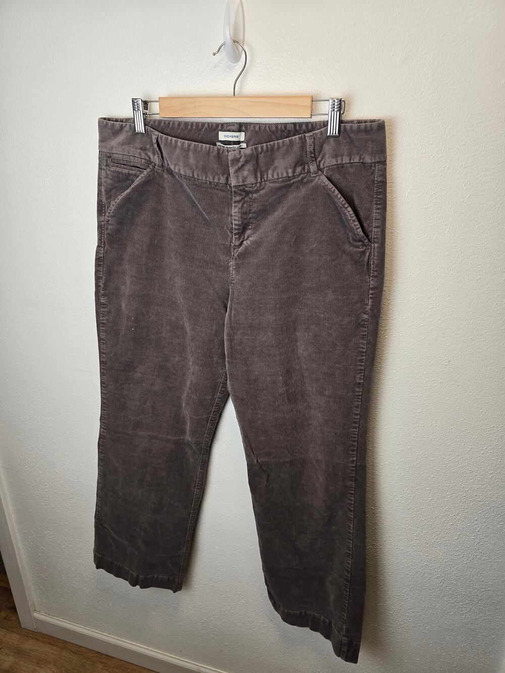 Dockers Womens 14M Purple Corduroy Pants Slightly Curvy Straight Leg Stretch